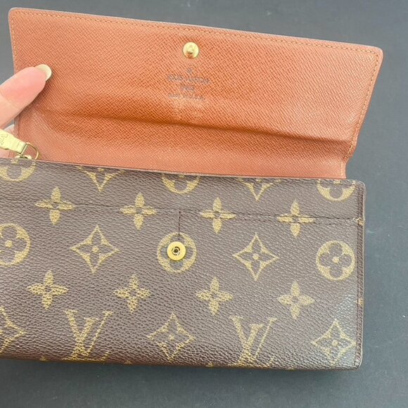 Louis Vuitton Monogram Sarah Wallet - Picture 8 of 16